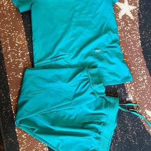 Hunter green color scrubs size small in great condition like new set for $25